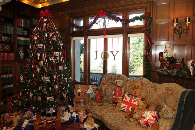 Pittock-Christmas-library